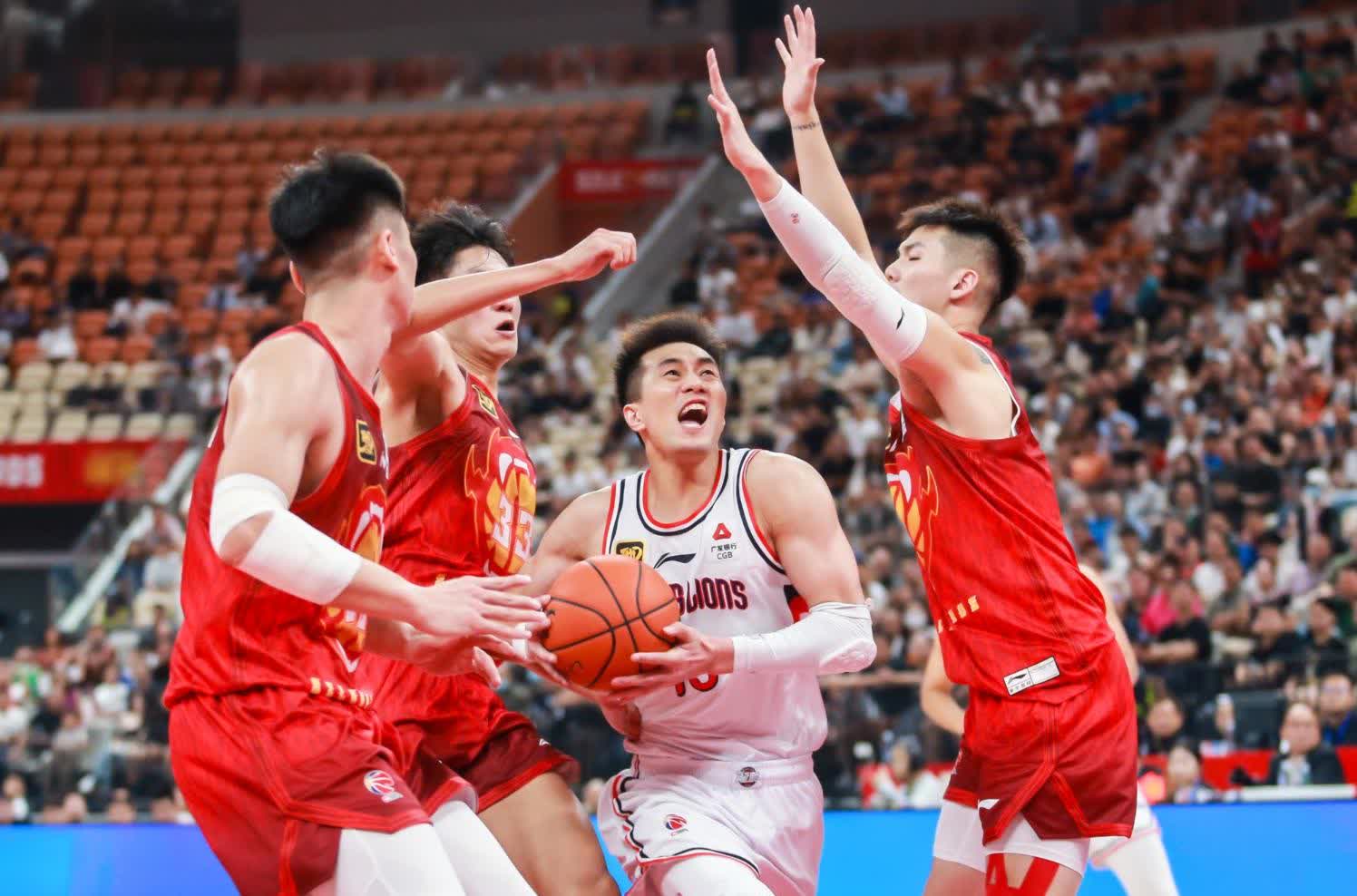 北京首钢客场大胜广州男篮，拿下关键胜利！的简单介绍