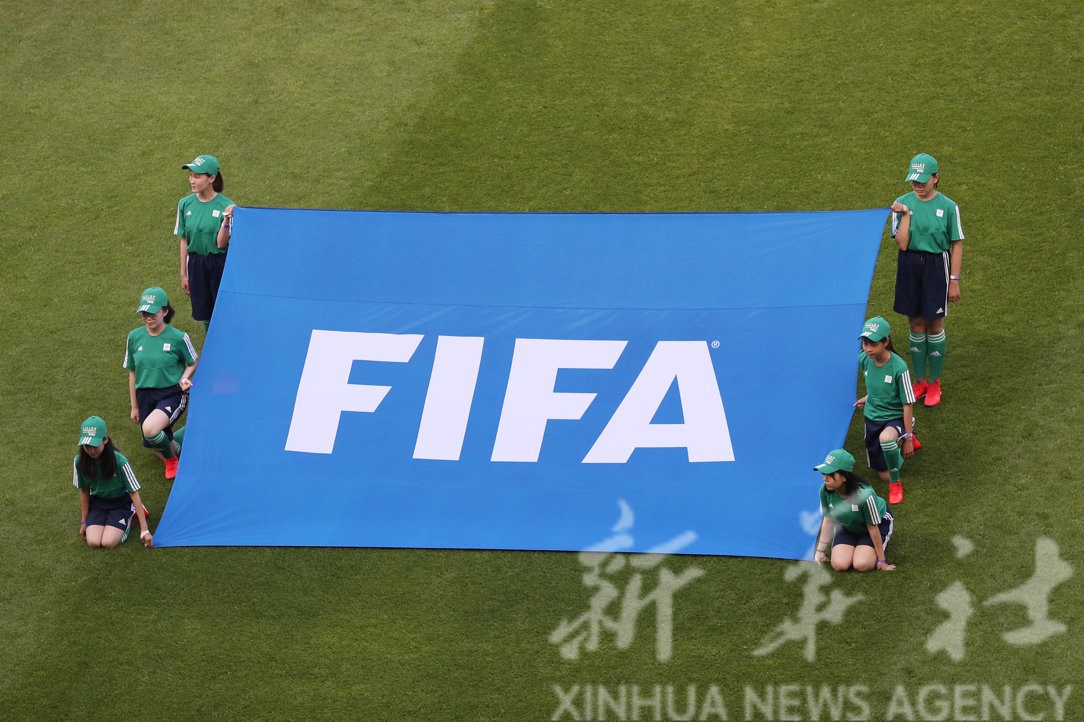 包含俄罗斯女足备战争夺国际杯冠军的词条