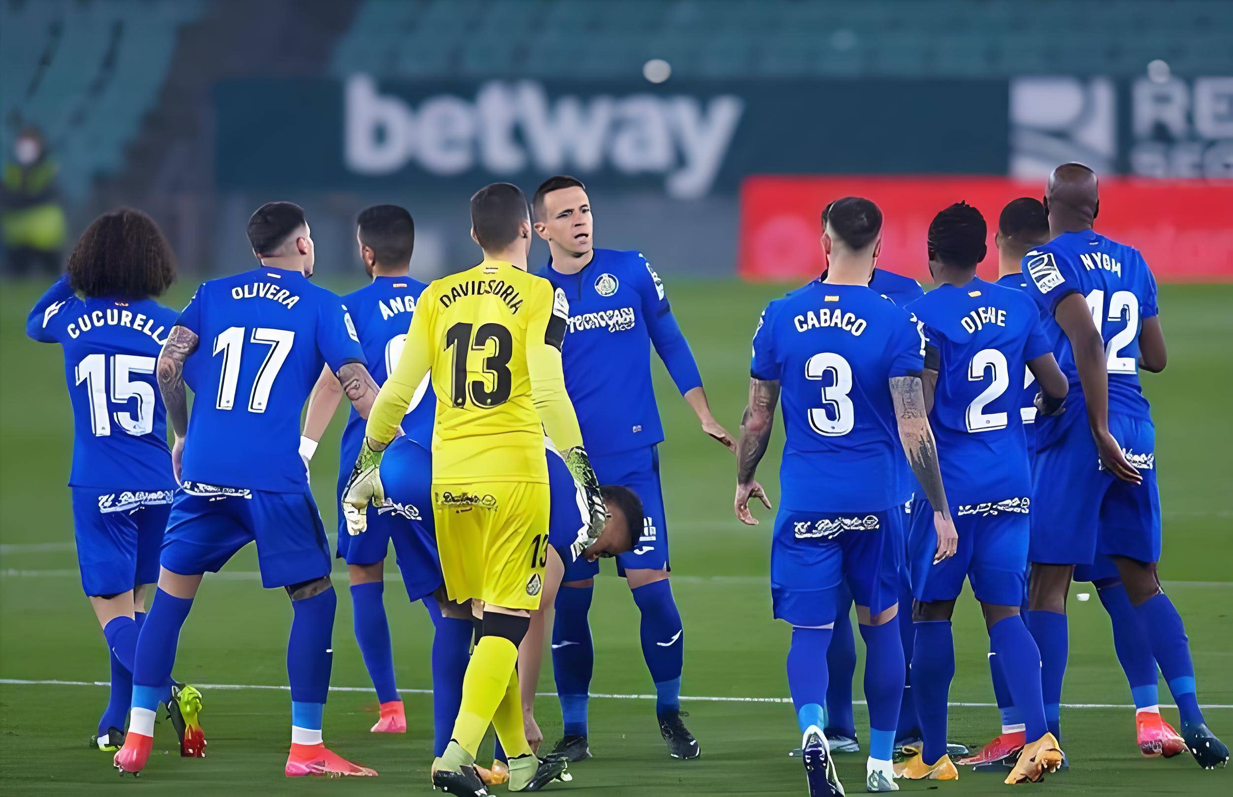 沃特福德防守不利失守，需加强训练