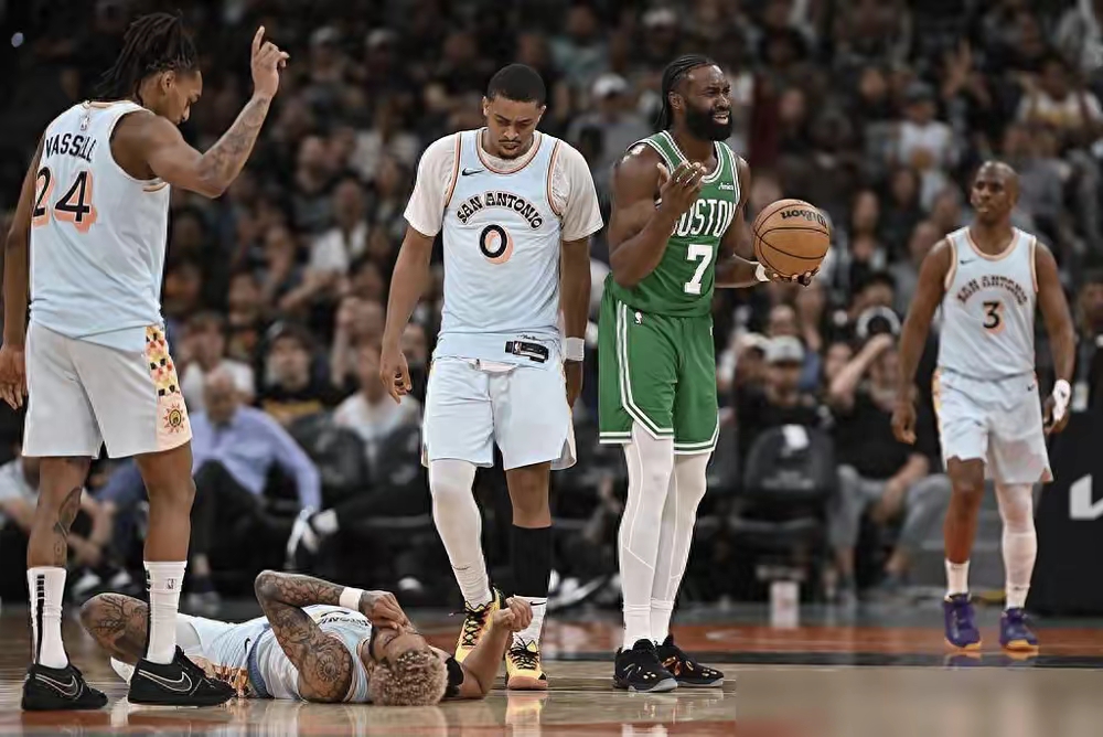 快船主场不敌凯尔特人，战绩受影响