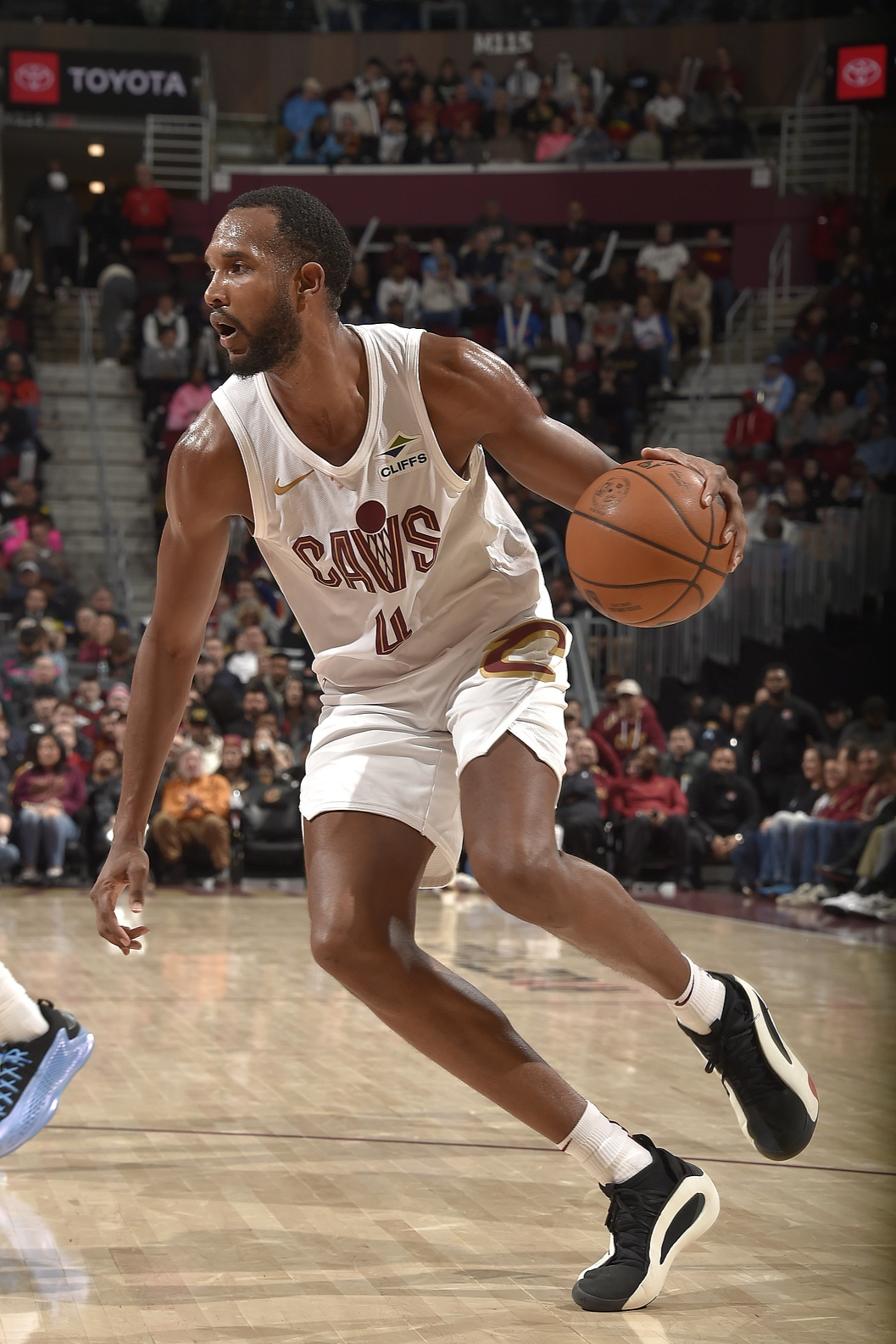 猛龙主场力克骑士，重回胜利轨道