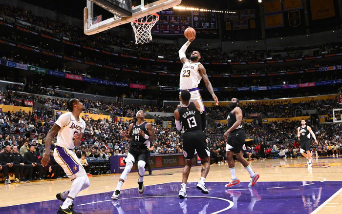 DB game-湖人惜败快船，詹姆斯发挥巅峰